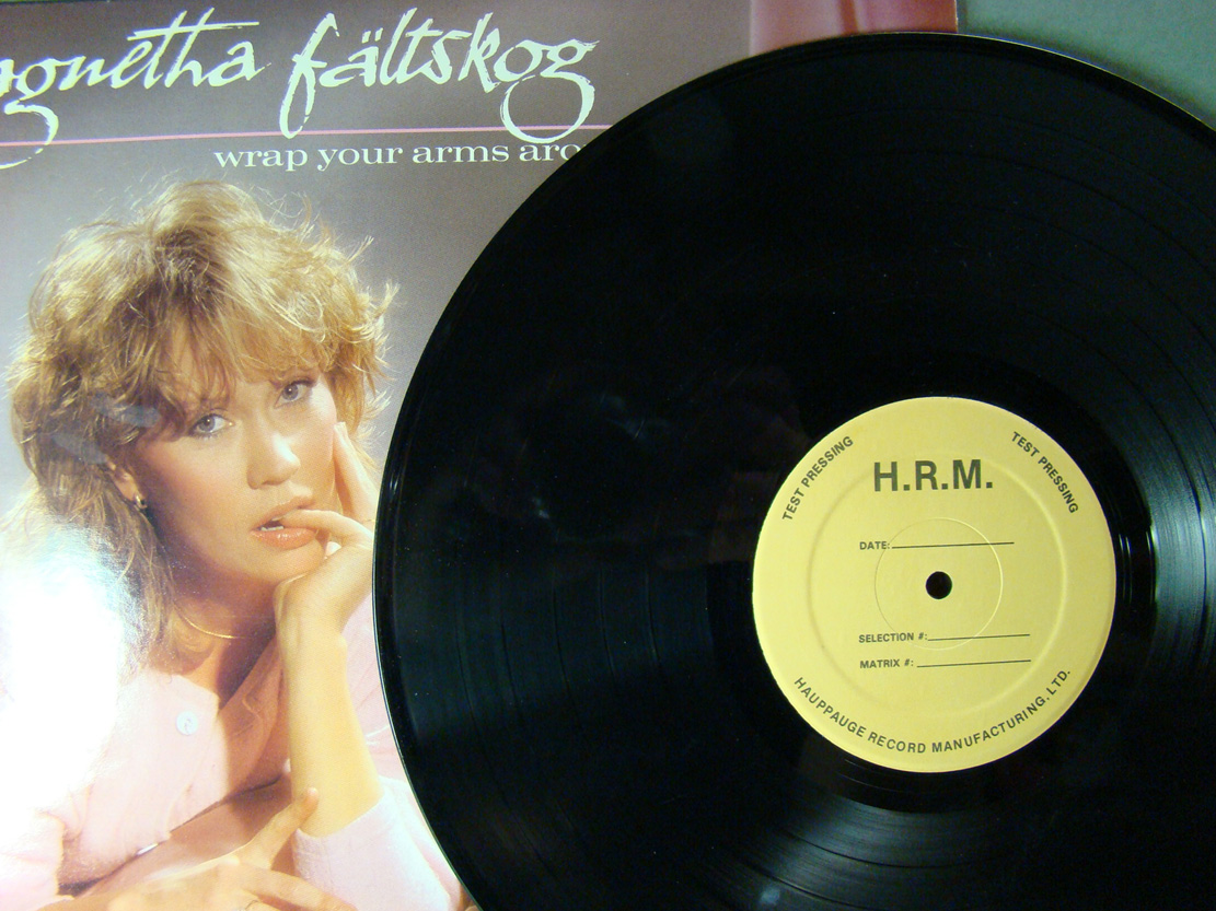 Nostalgipalatset FÄLTSKOG Wrap your arms around me Swe LP
