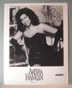 Autografer - ARETHA FRANKLIN  Äkta autograf på fotografi