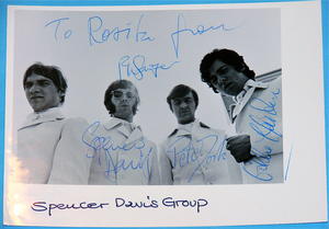 Pop Memorabilia - SPENCER DAVIS GROUP - Autografer på IDOLFOTO 1967